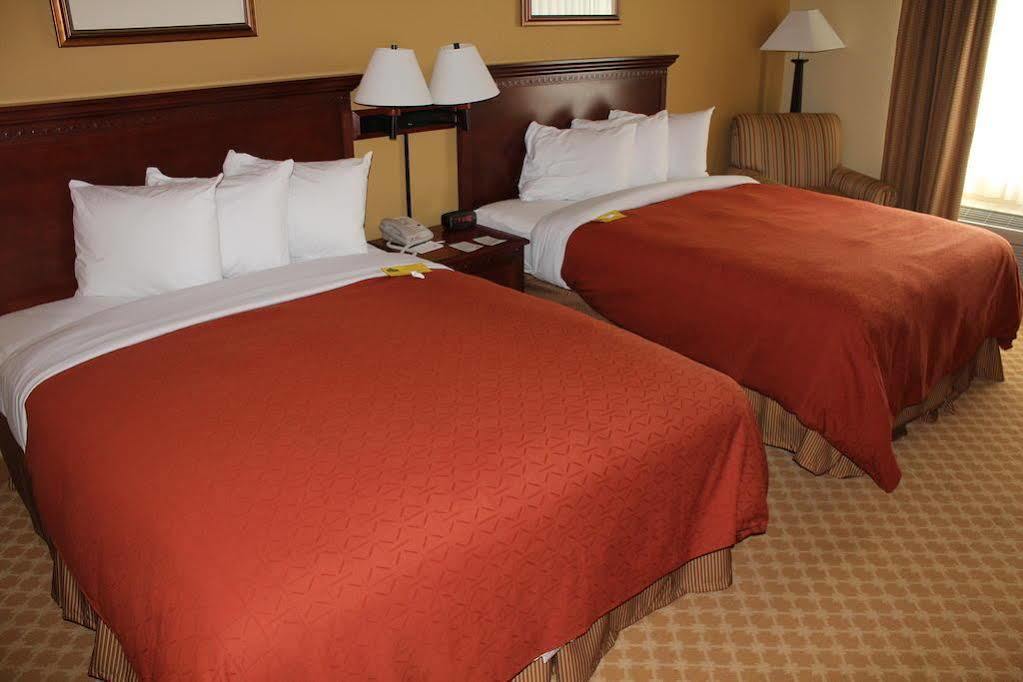 Hotel Country & By Radisson, Wilson, Nc